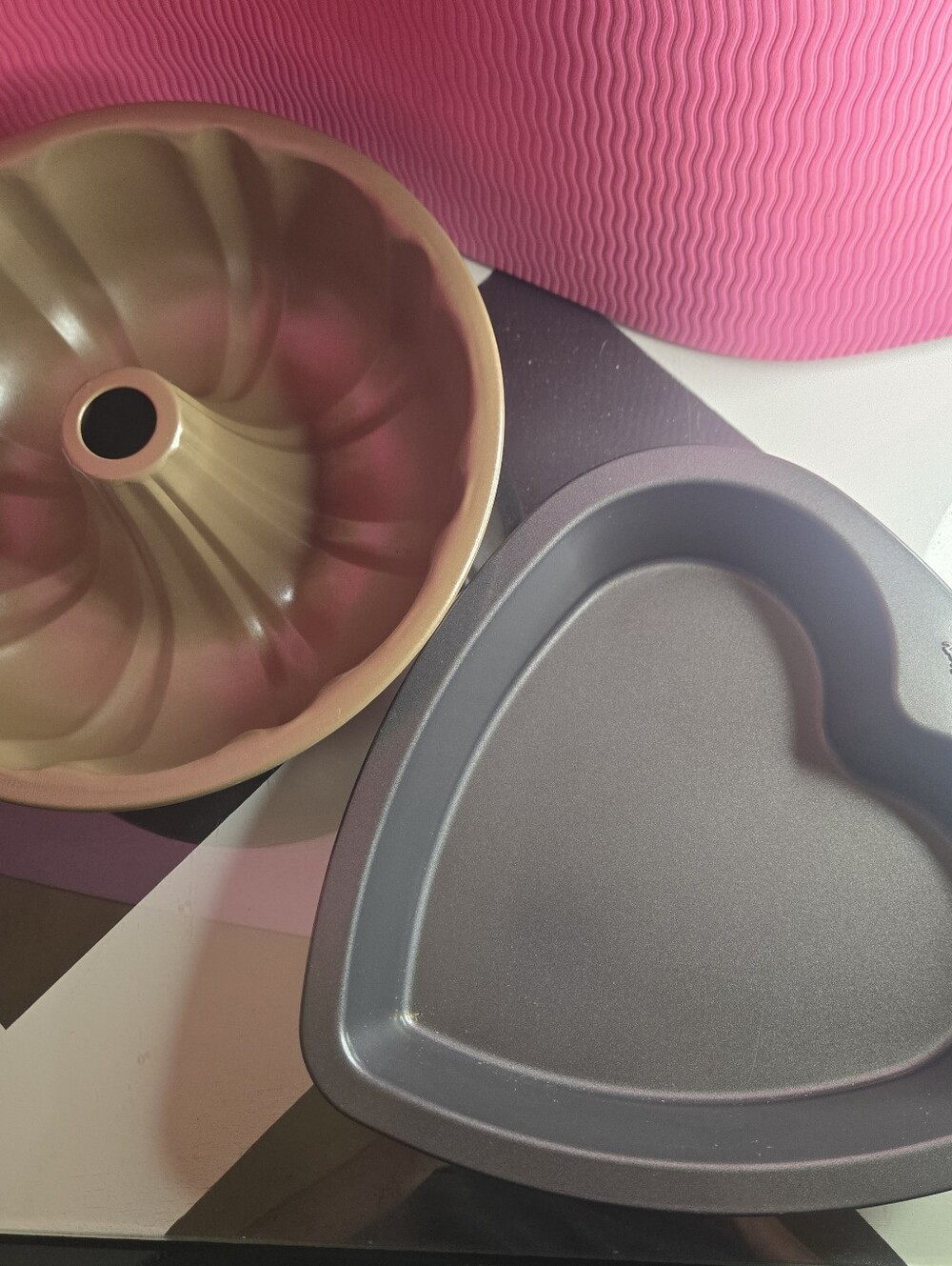 Wilton Heart Shaped Cake Pan And Bundt Pan